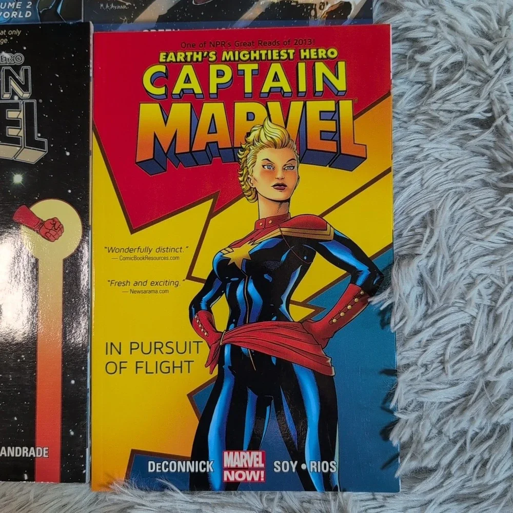 Lot‎ Of 4 Captain Marvel Supergirl Marvel Comics DC Comics Illustrated